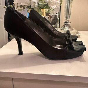Stuart Weitzman Elegant Black Heels with Bow